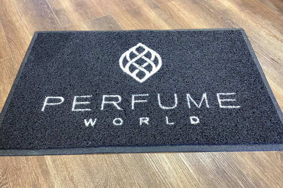 logo_perfume_world