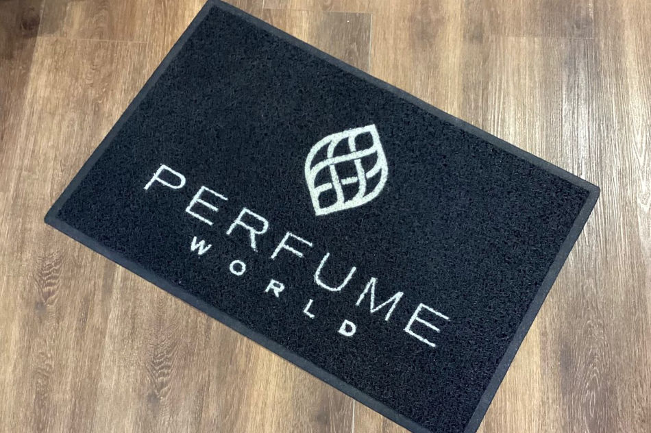 logo_perfume_world